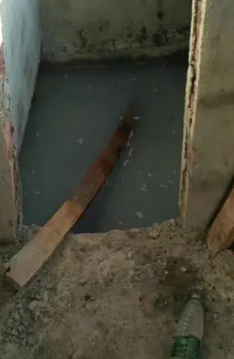 佛山卫生间免砸砖防水1.png